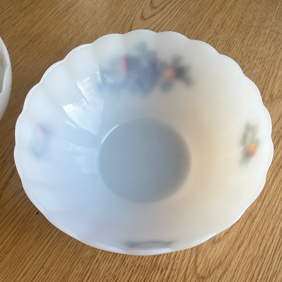 Vintage Arcopal France Nesting Bowls Set of Two White Milk Glass Scalloped Edge - Picture 7 of 15